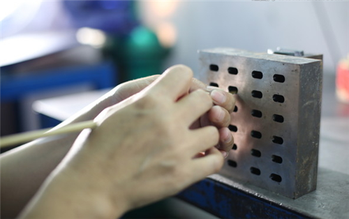 科翔模具_塑料模具注塑加工廠生產abs注塑件怎么才能增加光亮度？